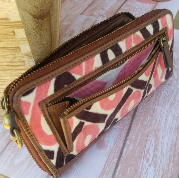 (RARE FIND) Juicy Couture Breast Cancer Awareness - Picture 8 of 8